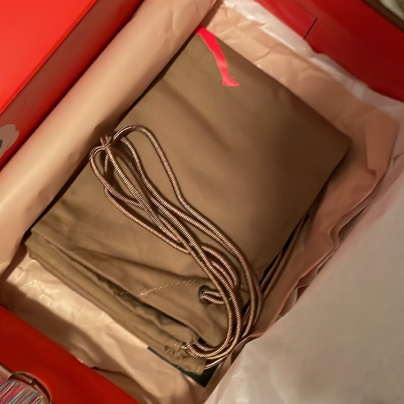 Jordan 6 British Khaki - Picture 14 of 14